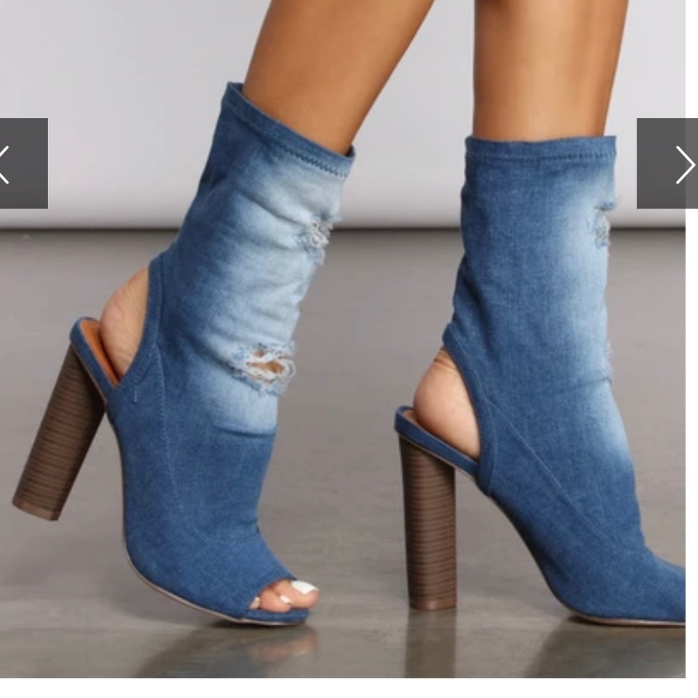 Jean heel boots NEW in box size 8